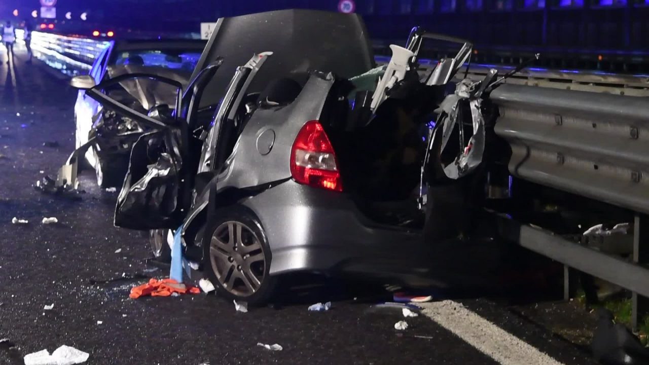Incidente in tangenziale: oltre alla madre, morto anche il padre e la figlia 12enne FOTO