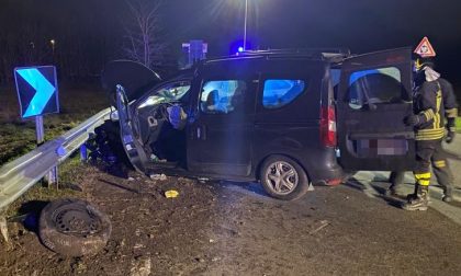 Si ribalta con l'auto nella sera di Natale FOTO