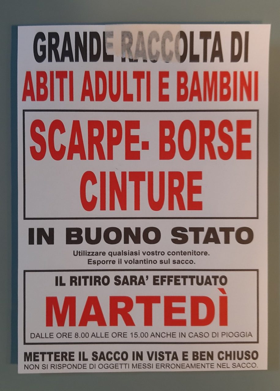Raccolta di indumenti non autorizzata, interviene il sindaco