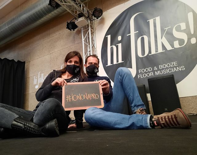 C’è chi sceglie lo slogan #iononapro: “Prima la legalità”