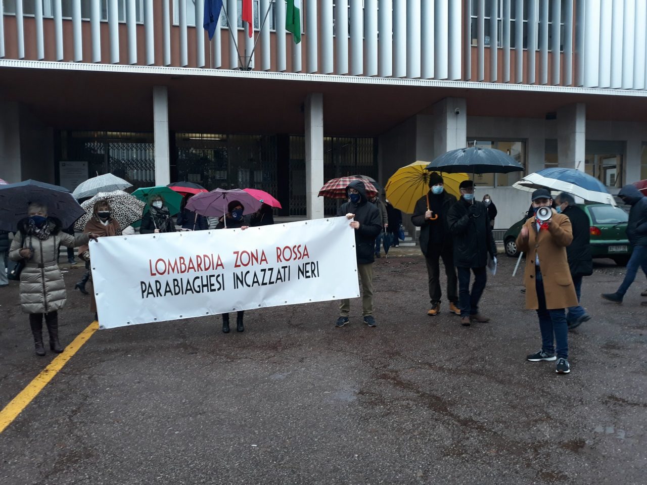 Protesta dei commercianti in piazza