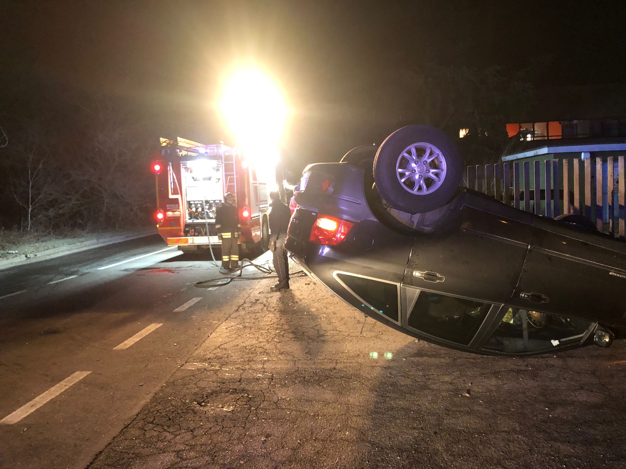 Le Foto Dell'auto Ribaltata Dopo Il Rocambolesco Incidente - Prima ...