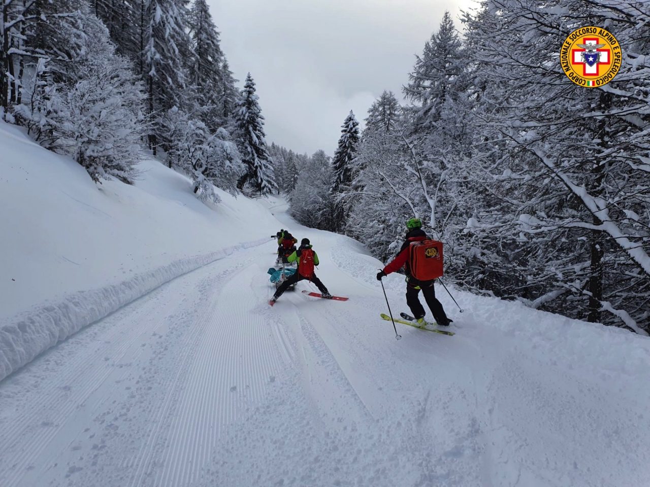 25enne si fa male ad una gamba mentre fa sci d’alpinismo: portato in salvo dal Soccorso alpino
