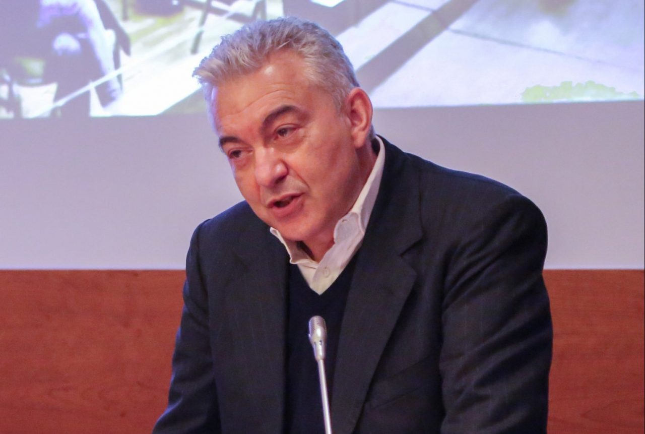 “Arcuri chiede di rallentare nelle somministrazioni dei vaccini anti Covid, è scandaloso”