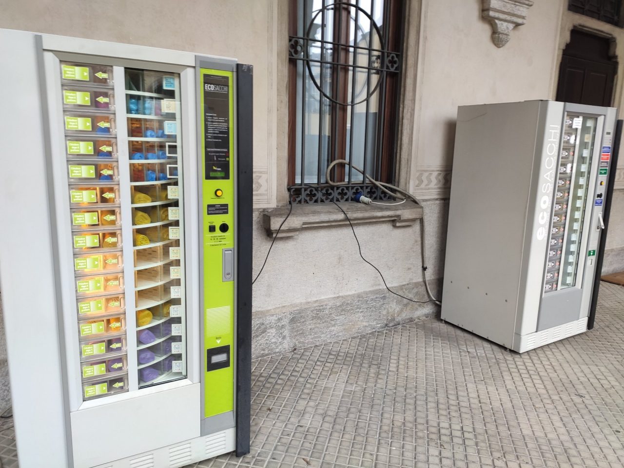 Sacchi per i rifiuti, attivo il nuovo distributore