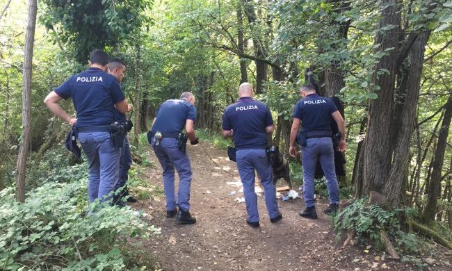Pusher dell’Altomilanese arrestato a novembre, rilasciato e tornato al “lavoro” nei boschi: ora in carcere