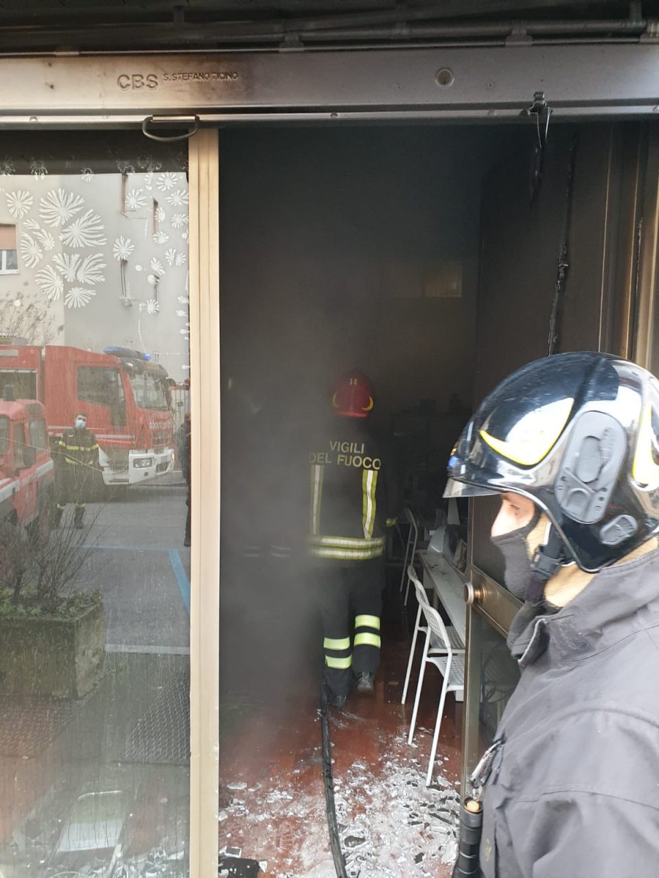 Incendio nella palazzina di fronte le Poste