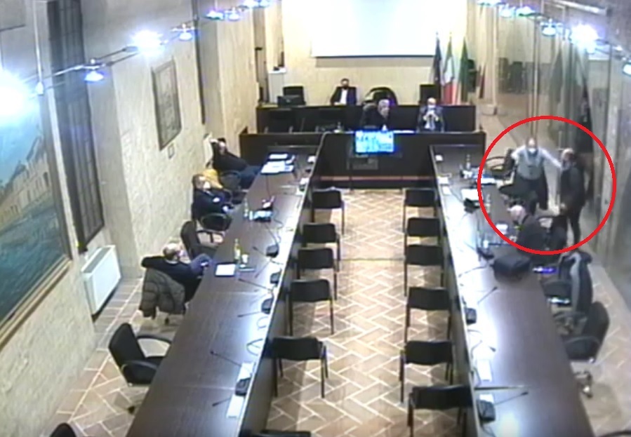 Bufera su Gallotti: “Ha insultato gli elettori, si dimetta”