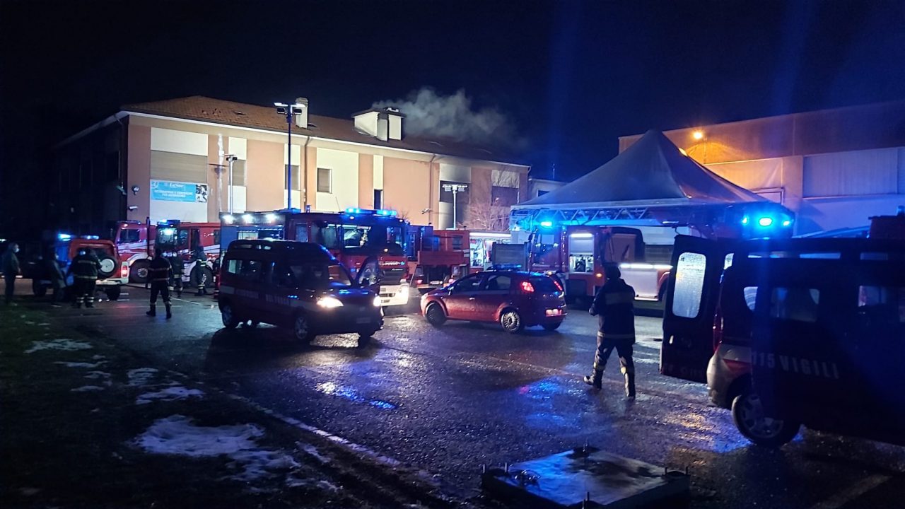 Il bilancio del devastante incendio di Canegrate VIDEO E FOTO
