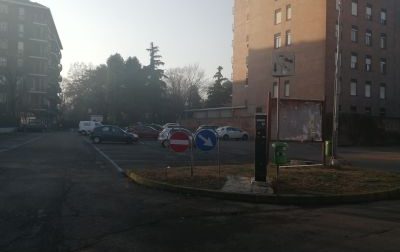 Vanno alla Cresima e abbandonano il cane in auto: denunciati