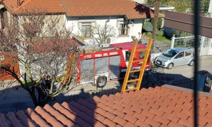 Canna fumaria in fiamme, arrivano i Vigili del Fuoco FOTO