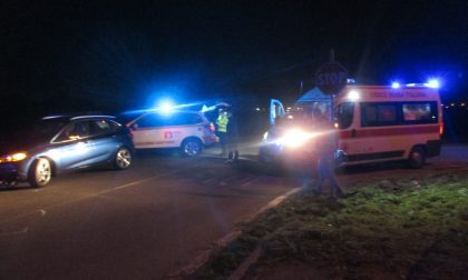Terribile scontro tra un'auto e uno scooter: 21enne in gravi condizioni