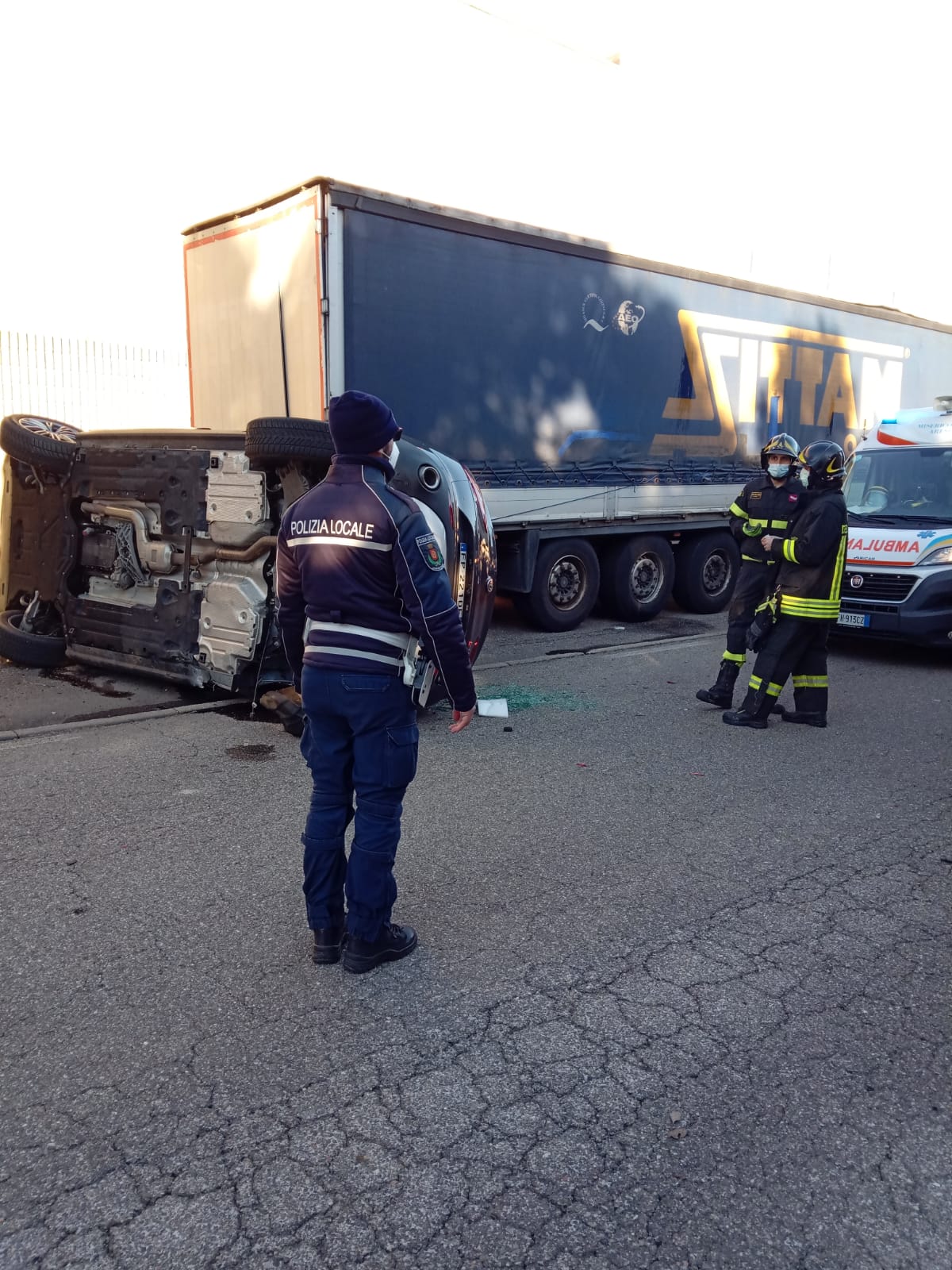 incidente ribaltamento auto furgoncino Rho