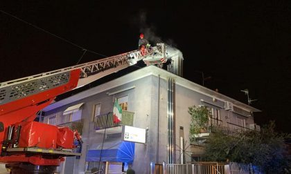 Canna fumaria in fiamme, arrivano i pompieri