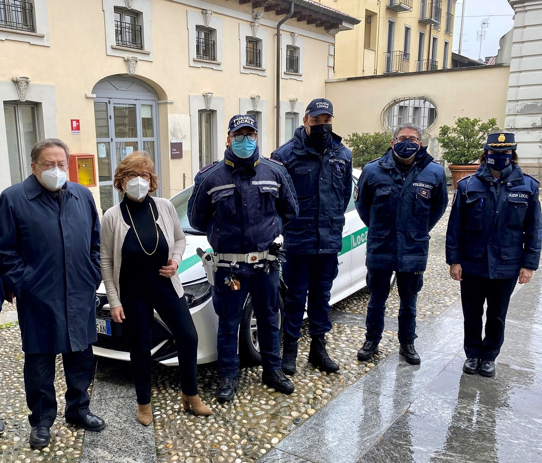 Nuova auto ibrida in dotazione alla Polizia Locale