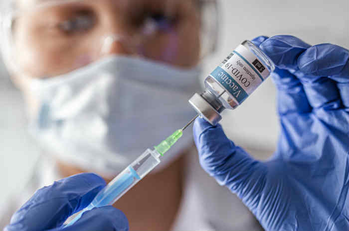Vaccini anti-Covid: iniziate le somministrazioni ai farmacisti