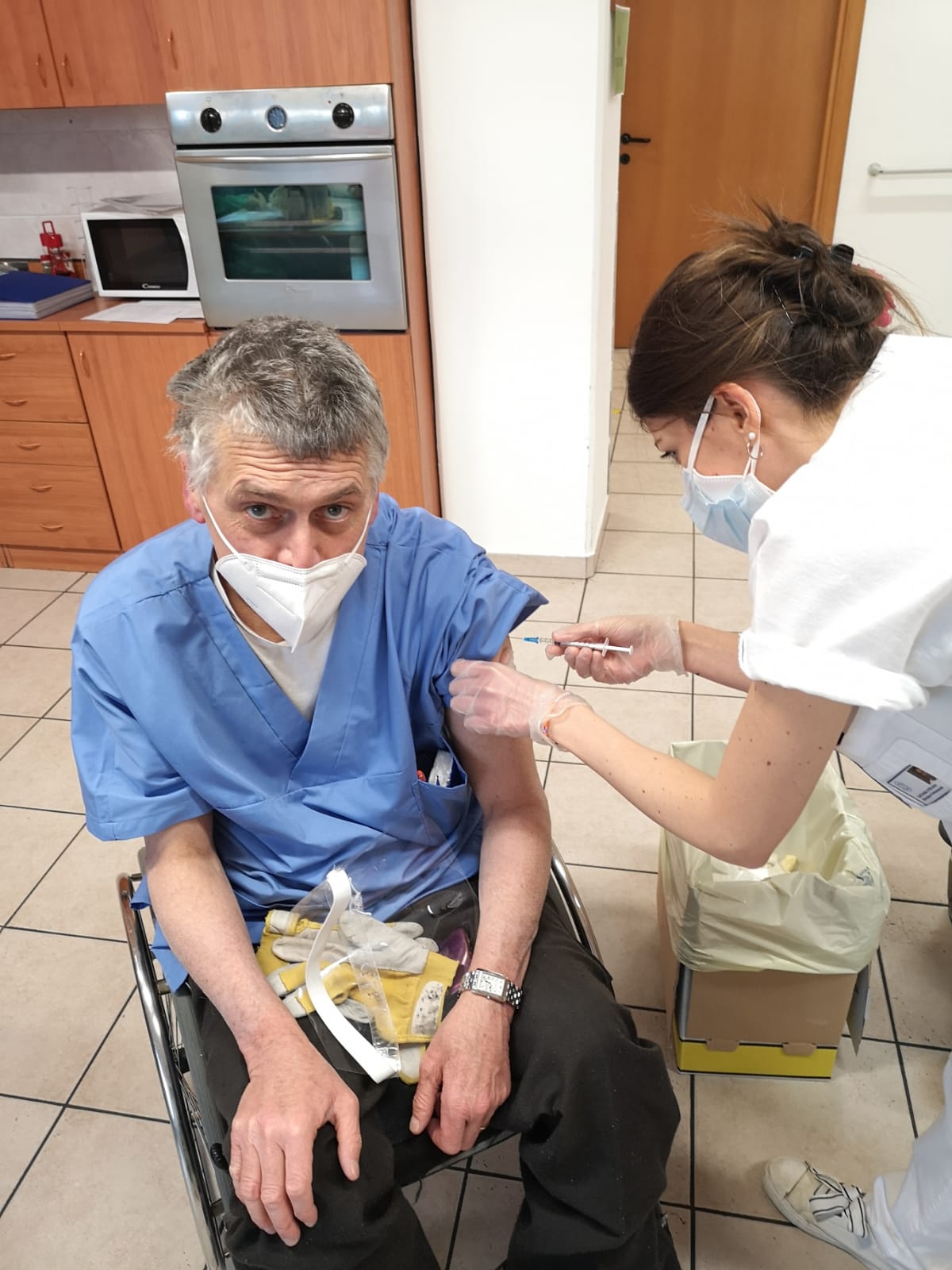 medico vaccinazione rsa