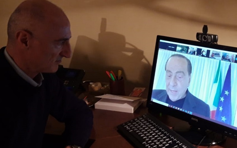 Ospedale, il sindaco di Abbiategrasso video-chiama Berlusconi