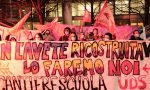Protesta degli studenti sotto Palazzo Lombardia