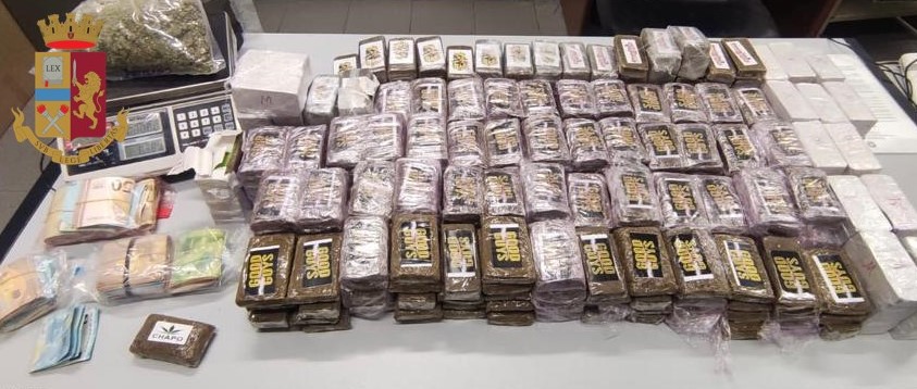 Oltre 41 chili di droga e più di 13mila euro in contanti: arrestato 29enne