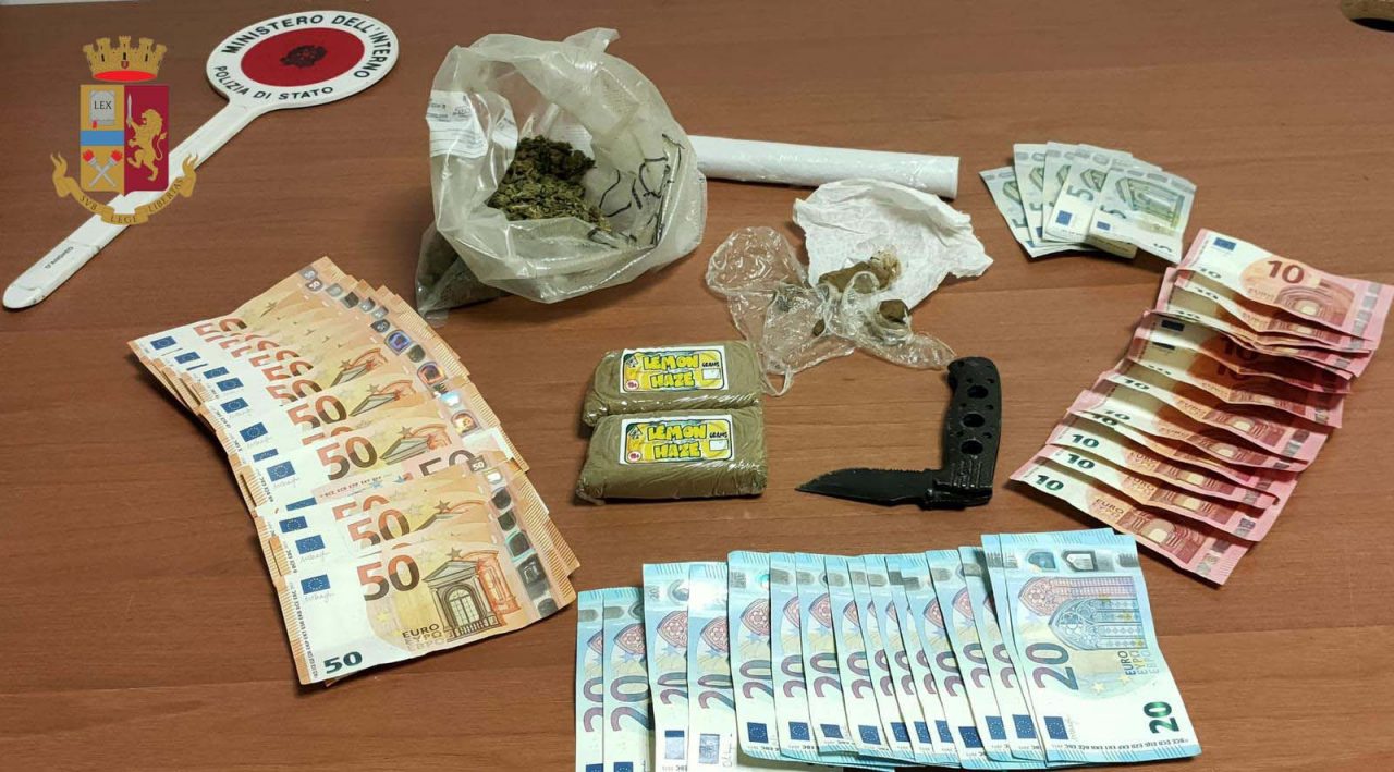 Baby spacciatore: nascondeva hashish e marijuana a più di mille euro in contanti e un coltello