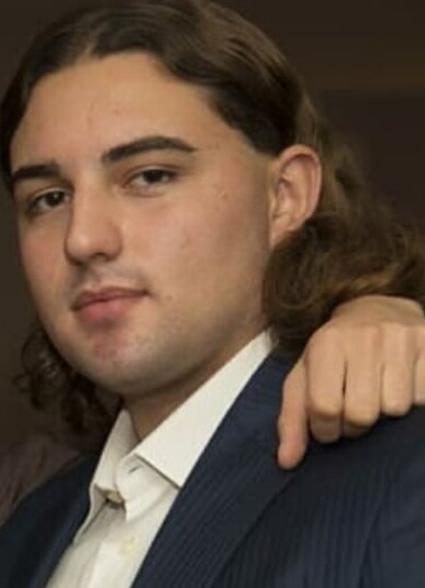 Cede la staccionata, studente ventunenne precipita per 150 metri e muore