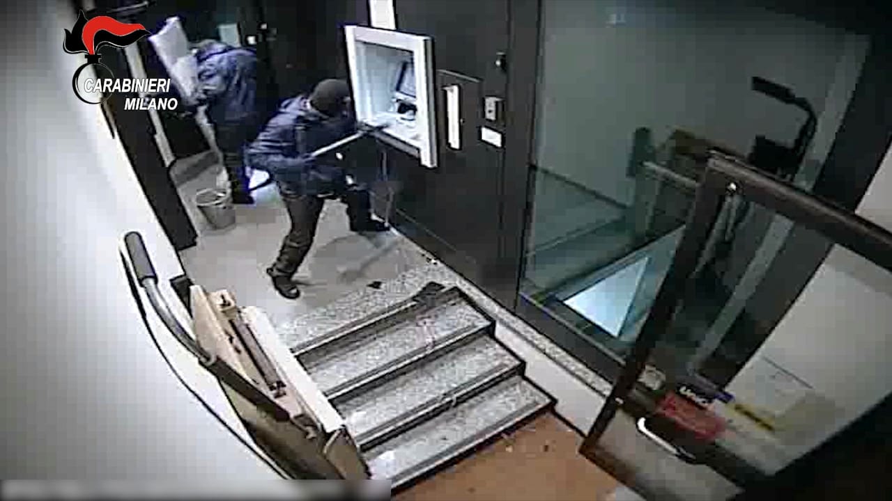 Facevano saltare in aria i bancomat con l’esplosivo