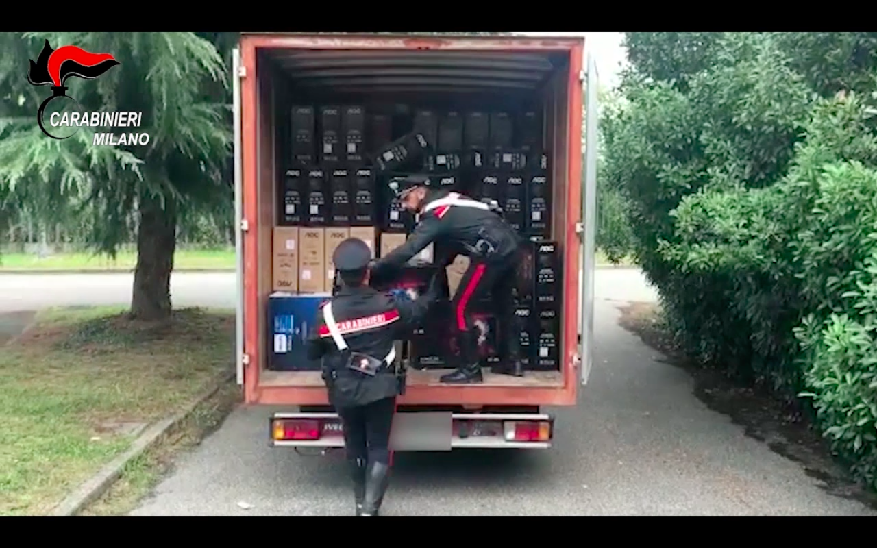 Assaltavano gli autotrasportatori: presa la banda con base logistica a Settimo Milanese