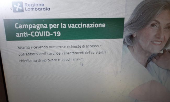 Prenotazione vaccini over 80: portale preso d’assalto da oltre 114mila utenti…. in coda. Ma la Regione tranquillizza:  “Il sistema non è in tilt”