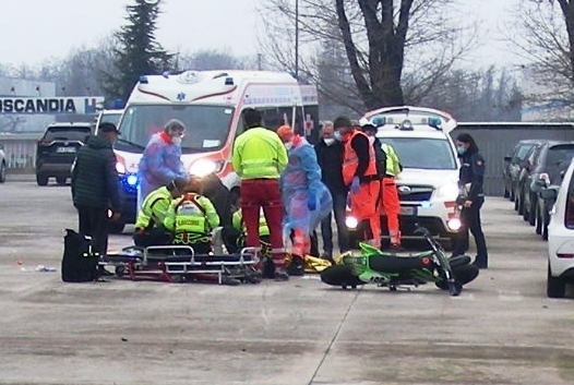 Incidente in azienda: ferito un 63enne, moto sotto sequestro