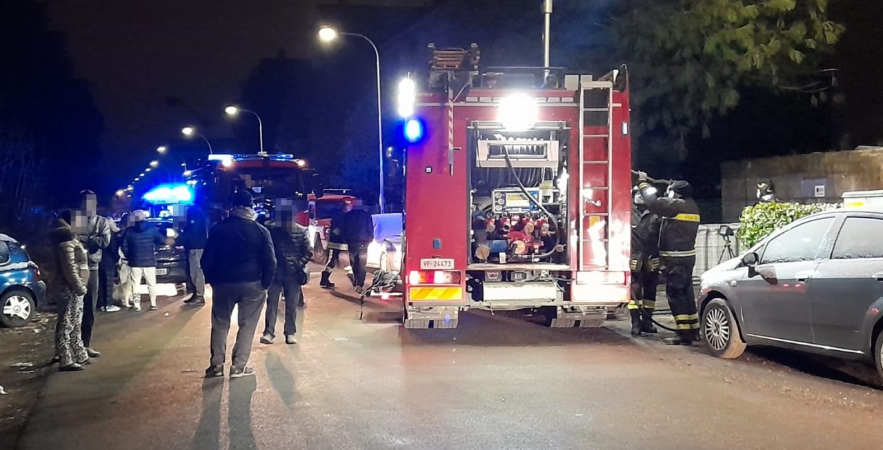 Incendio alle case popolari, 50 persone evacuate