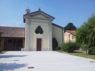 La canonica della chiesetta di Sant’Andrea “consegnata” ai privati