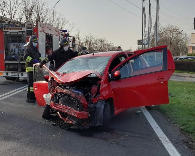 Tragedia sulla ex Statale 11, morta la donna coinvolta nell’incidente