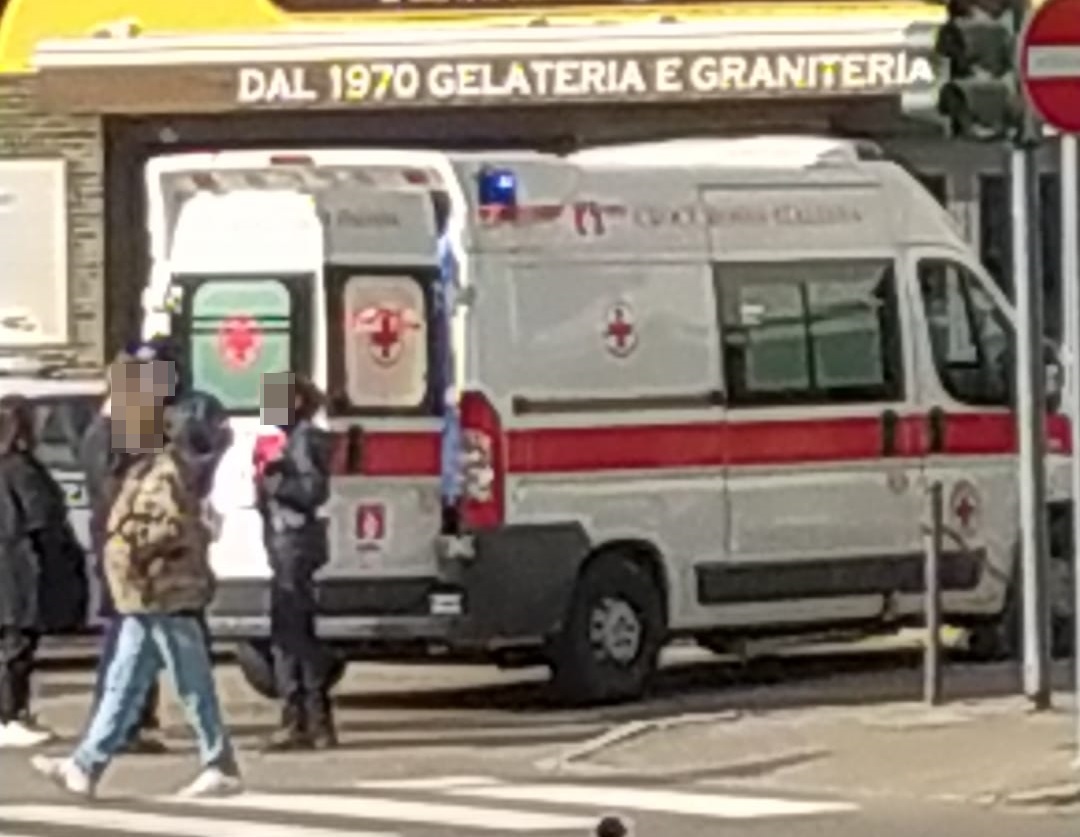 Anziana investita da un’auto in pieno centro