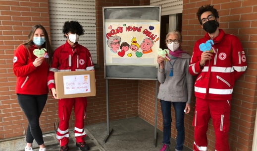 San Valentino, la Cri manda messaggi d’amore ai nonni delle Rsa