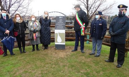 Svelato il cippo commemorativo dedicato ai martiri delle foibe e all’esodo giuliano-dalmata posizionato nel parco Fiera Rho