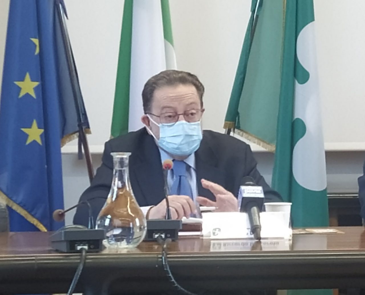 L’allarme delle truffe dei vaccini via sms