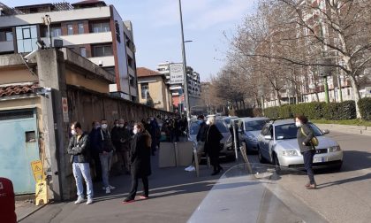Code lunghe in attesa del tampone: attenzione agli assembramenti