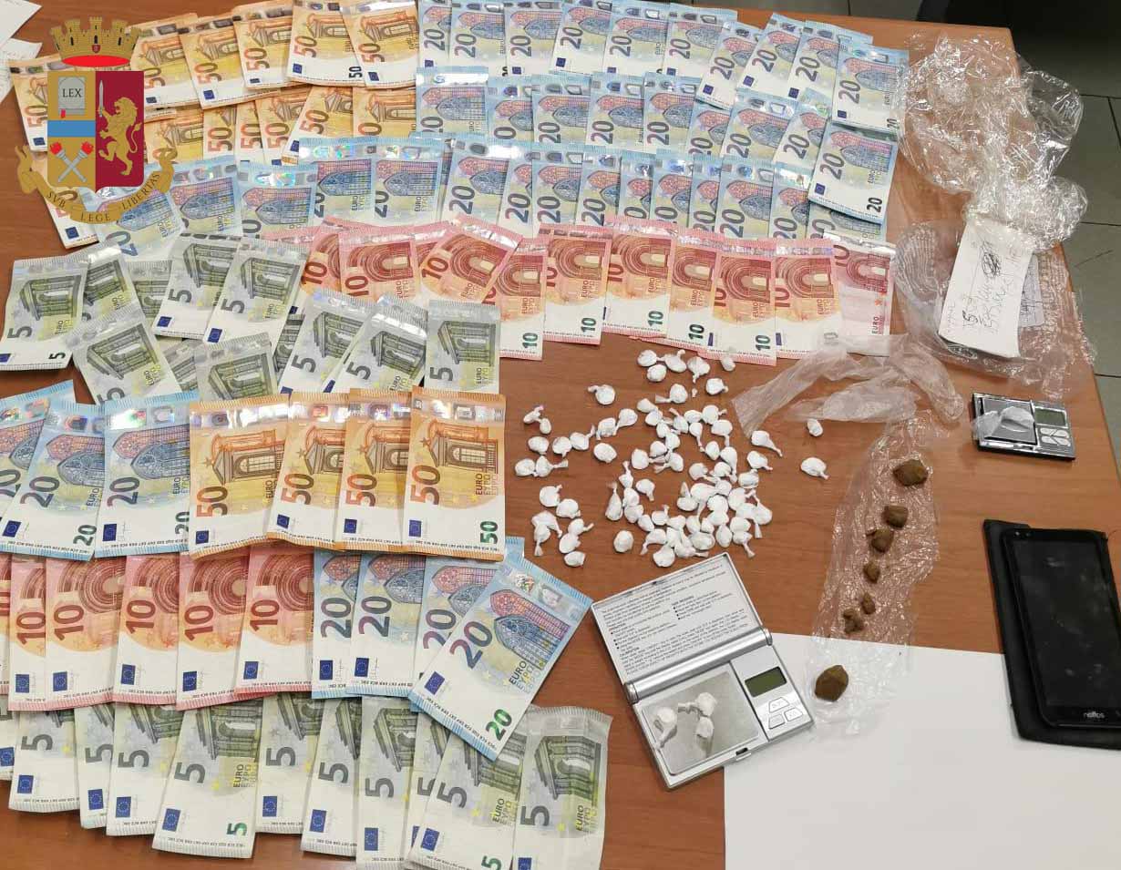 Spaccia droga in prova ai servizi sociali: arrestata della Polizia di Stato