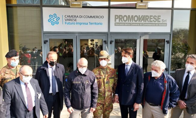Il generale Figliuolo a MalpensaFiere: “Esempio di buona pratica. Da domani arriva il sistema di Poste”