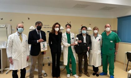 I Lions donano un apparecchio per lo screening uditivo all'ospedale di Rho