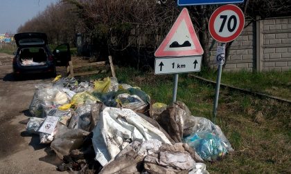 Strade pulite, raccolti più di cento sacchi di rifiuti in meno di un chilometro