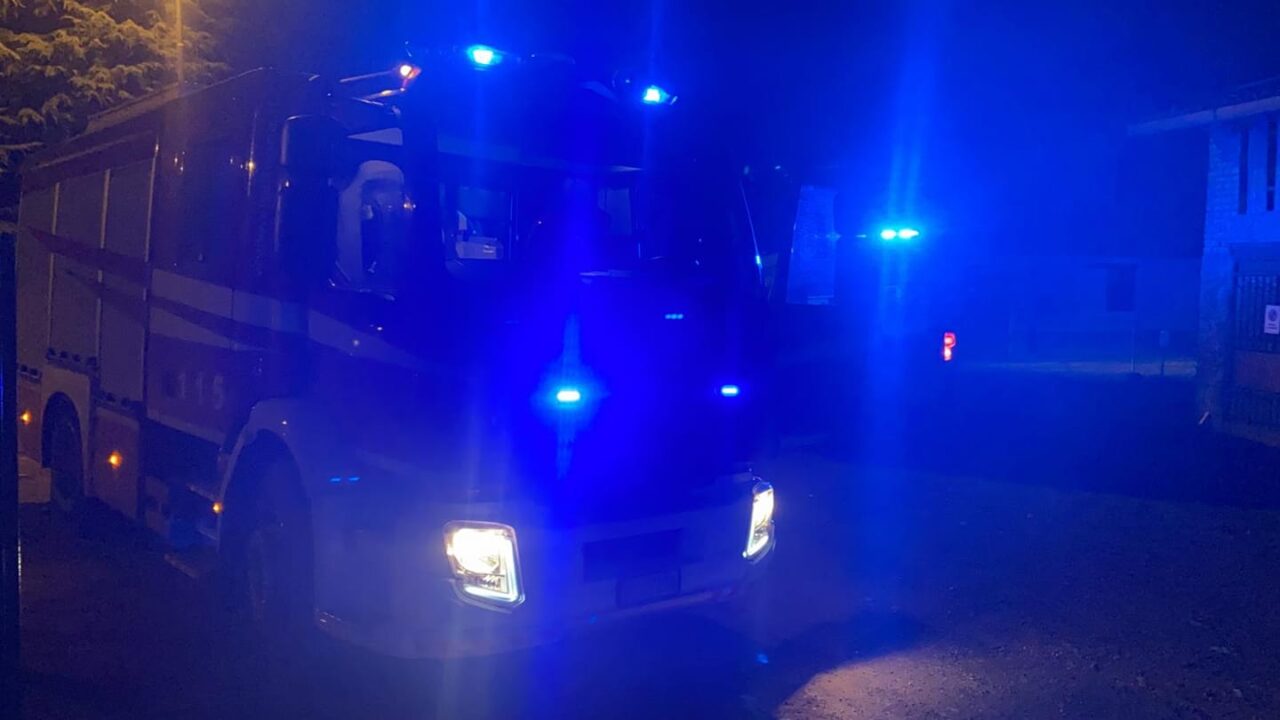 Uomo cade nel Canale Villoresi che era…vuoto. Salvato dai pompieri