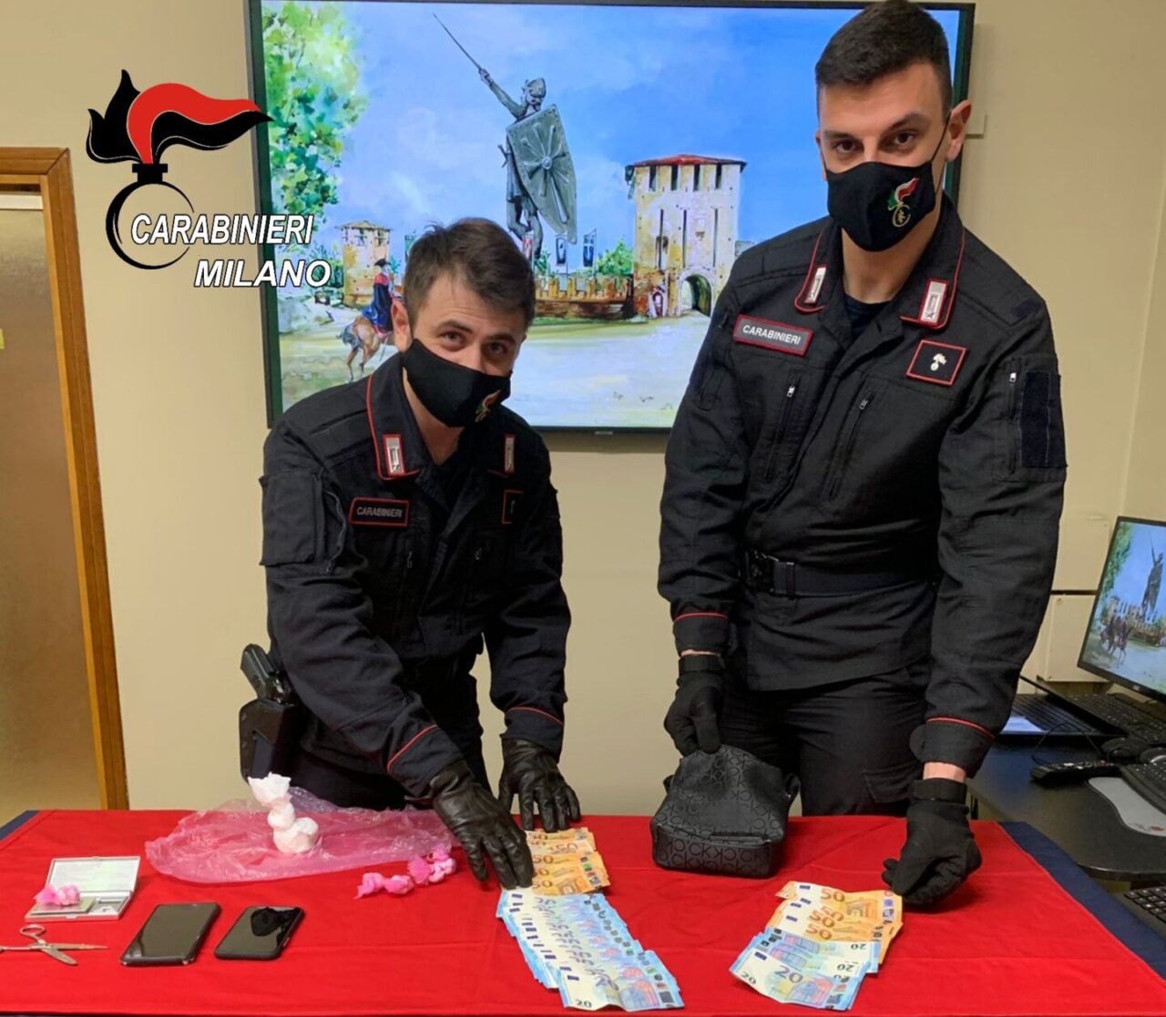 Arrestato pusher di 29 anni: trovati 1500 euro in contanti e 65 grammi di cocaina