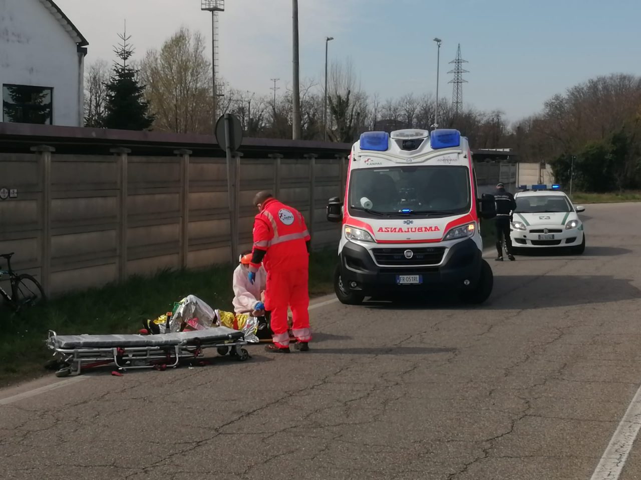 Scontro fra ciclisti, soccorsi sul posto
