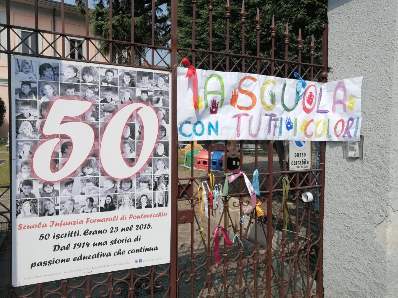 Nastrini colorati per esprimere il proprio desiderio di tornare a scuola. Le scuole materne Giacobbe di Magenta, Fornaroli di Pontevecchio e le Canossiane a Magenta hanno organizzato una protesta silenziosa
