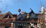 Villetta a fuoco: 5 mezzi dei pompieri sul posto
