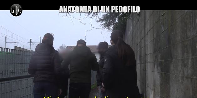 Invia foto osè a una bimba di 10 anni, dipendente comunale nei guai