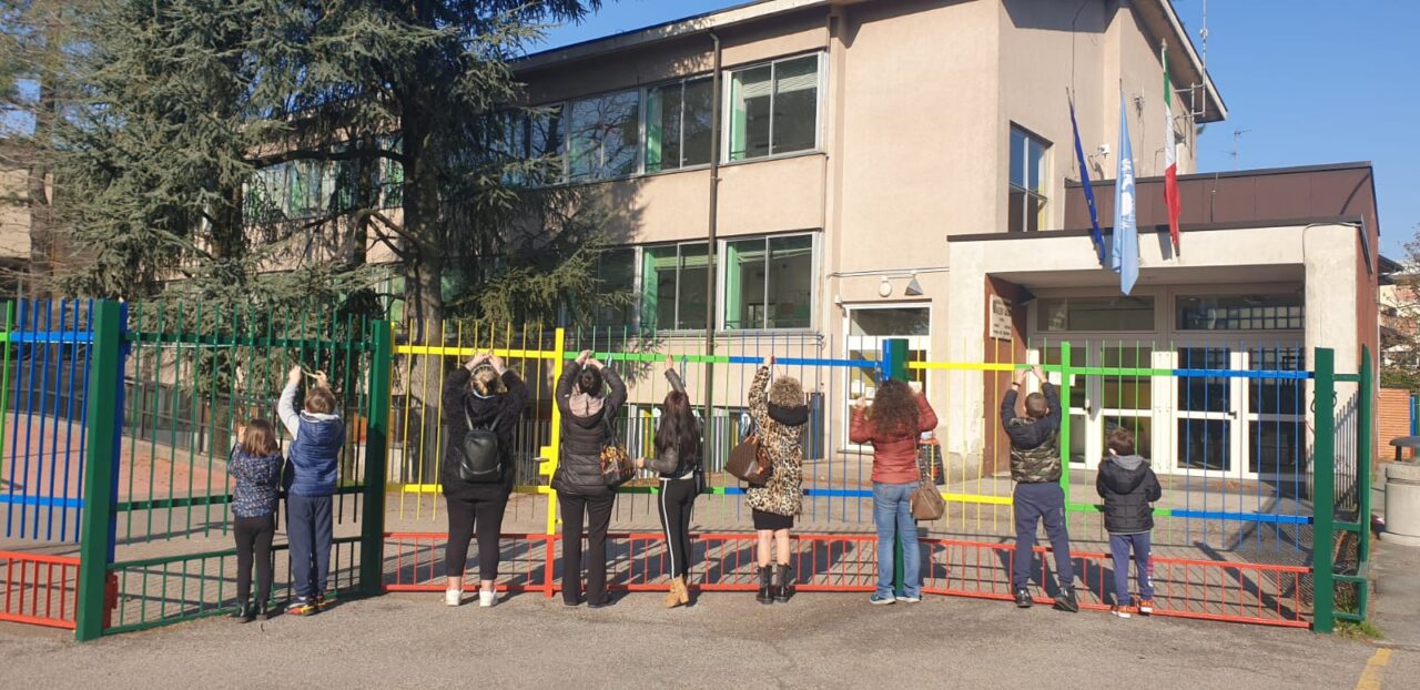 Un nastrino colorato per ogni bambino in Dad anche a Canegrate. Con il sindaco
