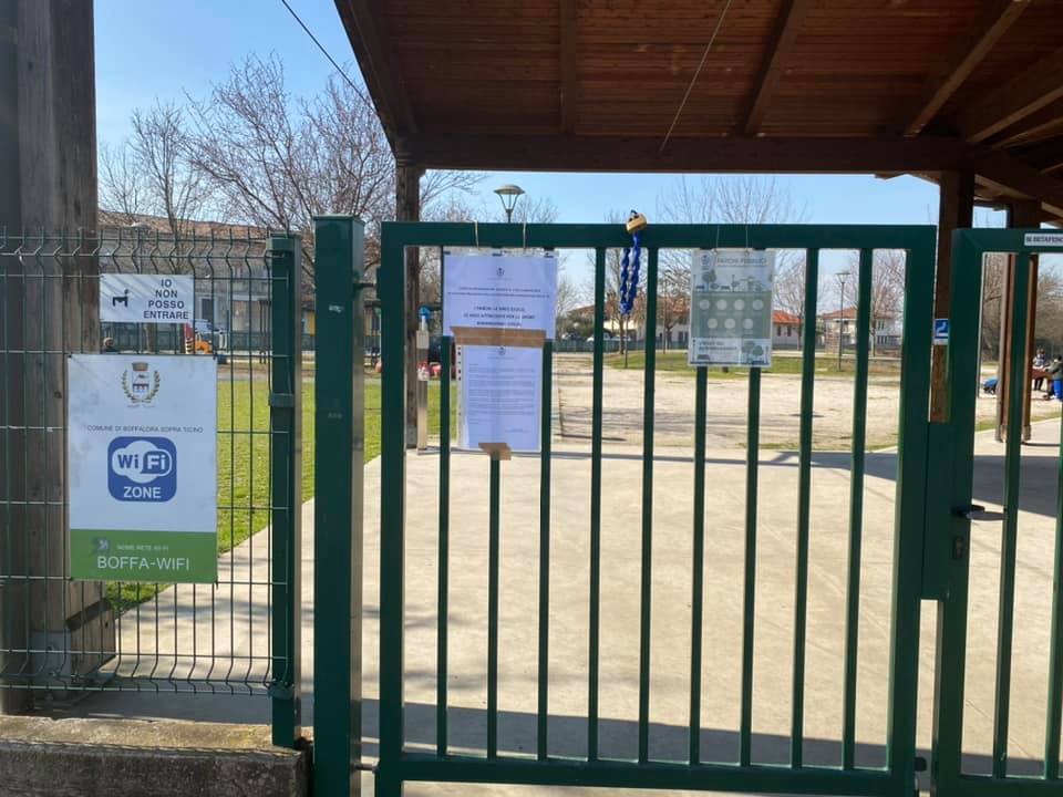 Troppi contagi, il sindaco chiude parchi